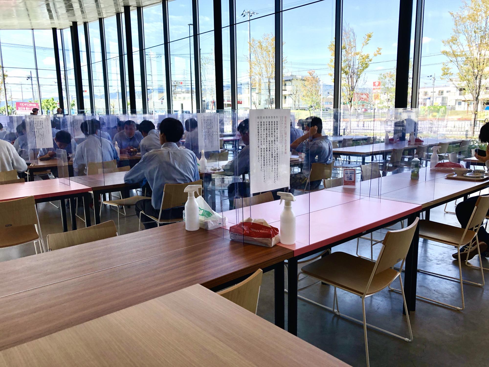 中学校の食堂