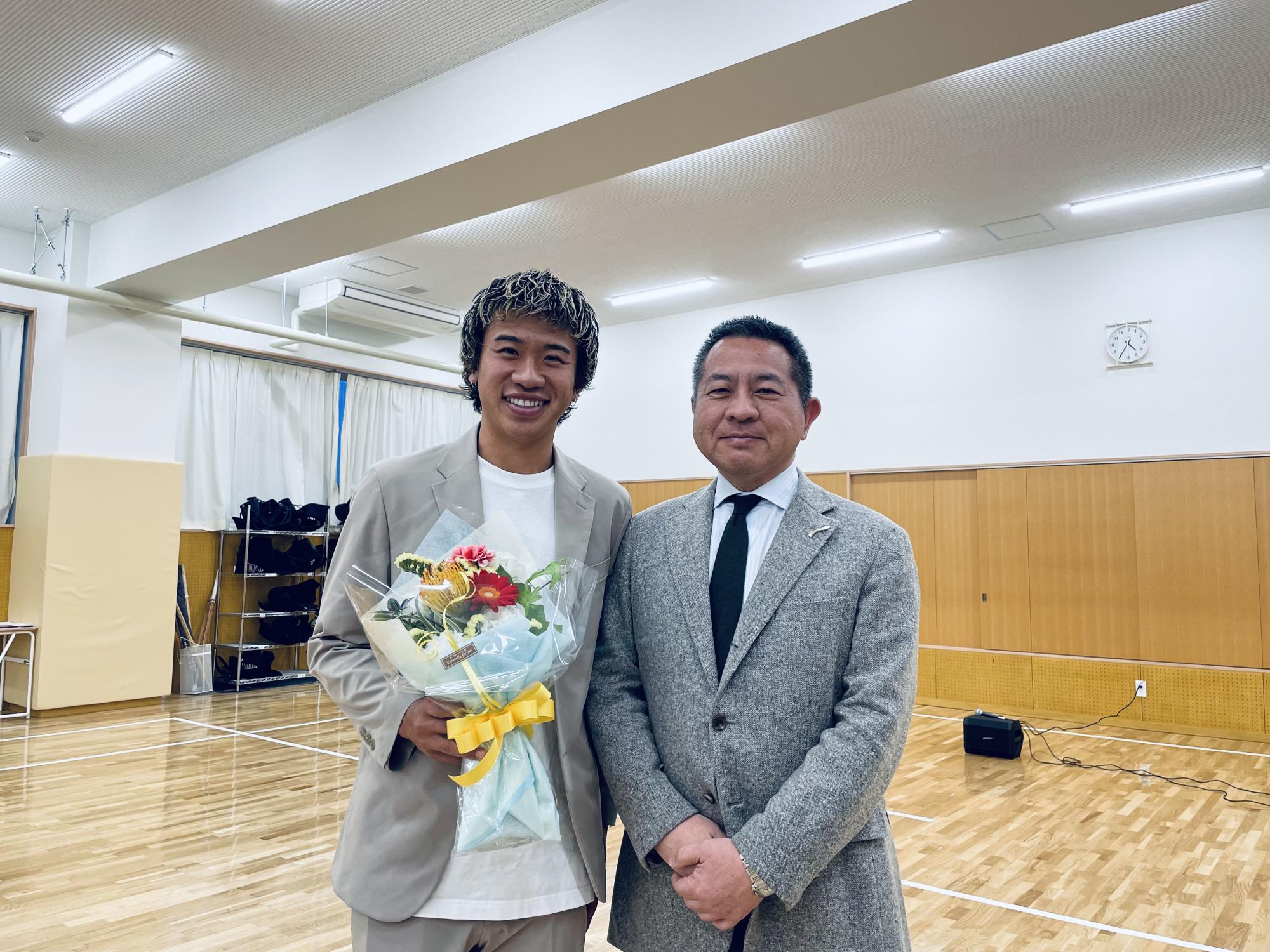 ヴィッセル神戸、初瀬亮さん来校 | 追手門学院中・高等学校