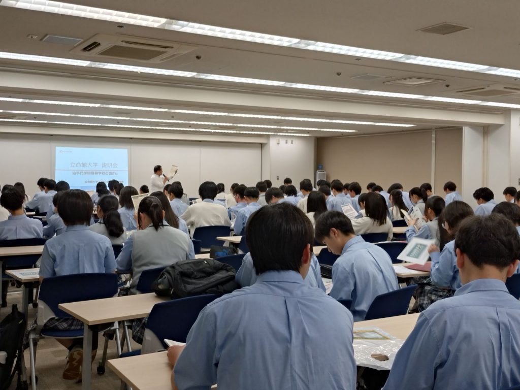 【進路】大学入試説明会　OMMビルにて