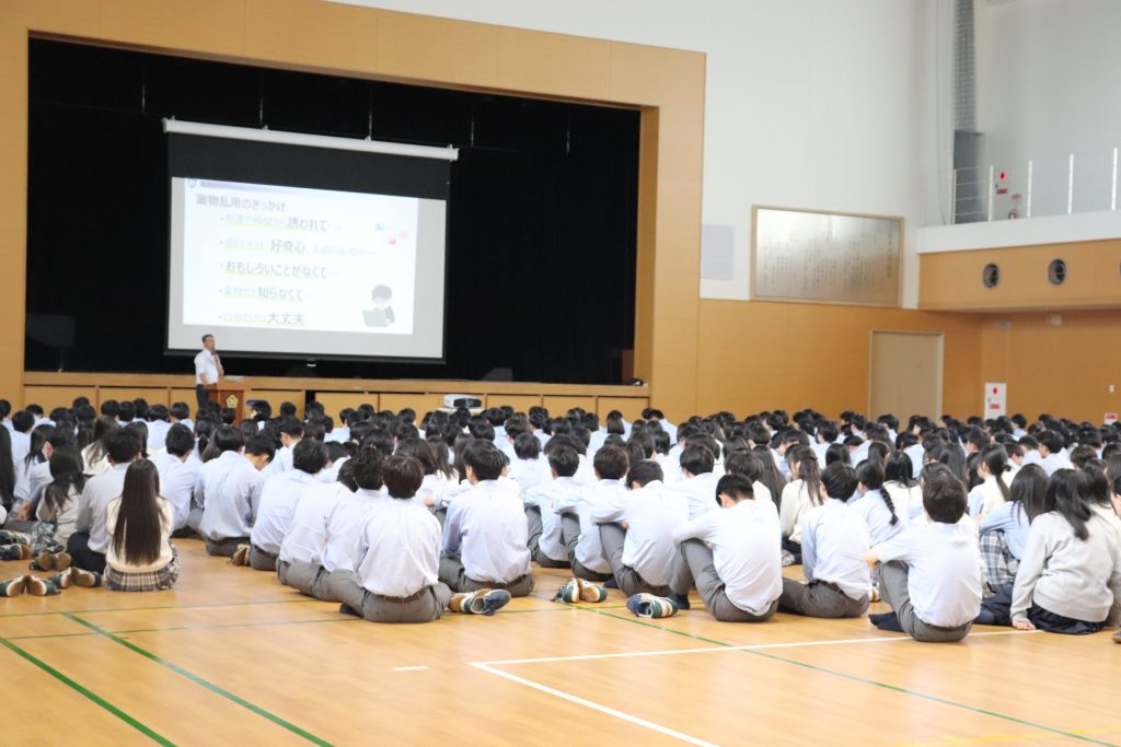 【高3】薬物乱用防止講演を実施