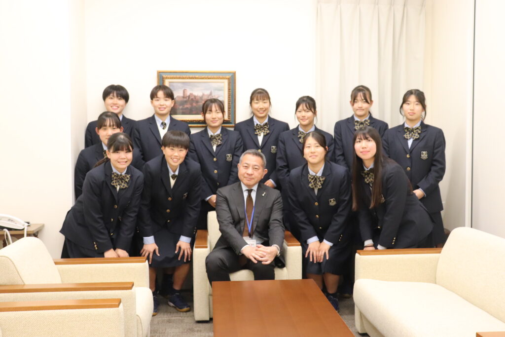 女子ラグビー部、試合前の挨拶